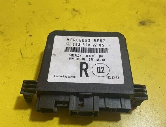 MERCEDES-BENZ C-Class W203/S203/CL203 (2000-2008) Predná pravá dverová ovládacia jednotka 2038202285 31740990