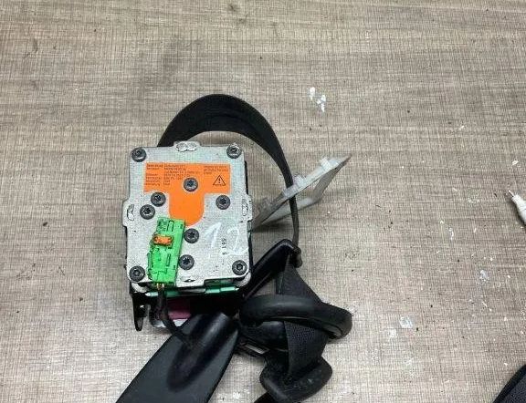 MERCEDES-BENZ C-Class W203/S203/CL203 (2000-2008) Ľavý predný bezpečnostný pás A2038601985 31741093