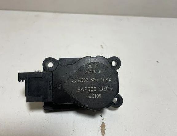 MERCEDES-BENZ C-Class W203/S203/CL203 (2000-2008) Клапаны управления внутренним подогревом A2038201642 31749468