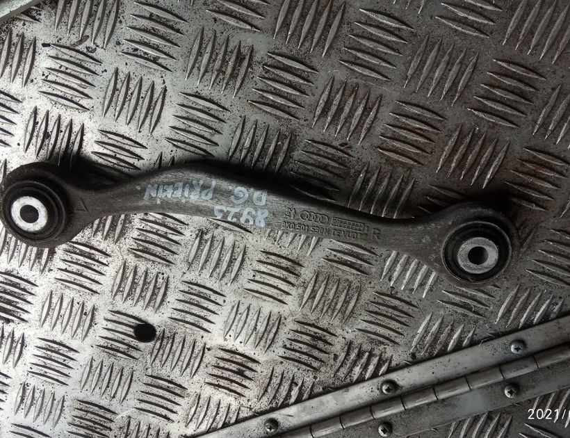 AUDI A5 8T (2007-2016) Стойка переднего стабилизатора правая 8K0501530N 13644257