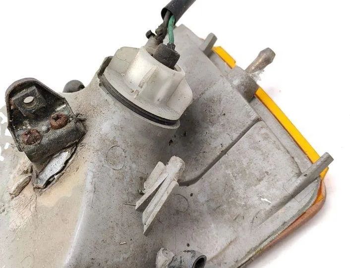 MAZDA 929 HC (1987-1992) Front right turn light 0410609 20761484