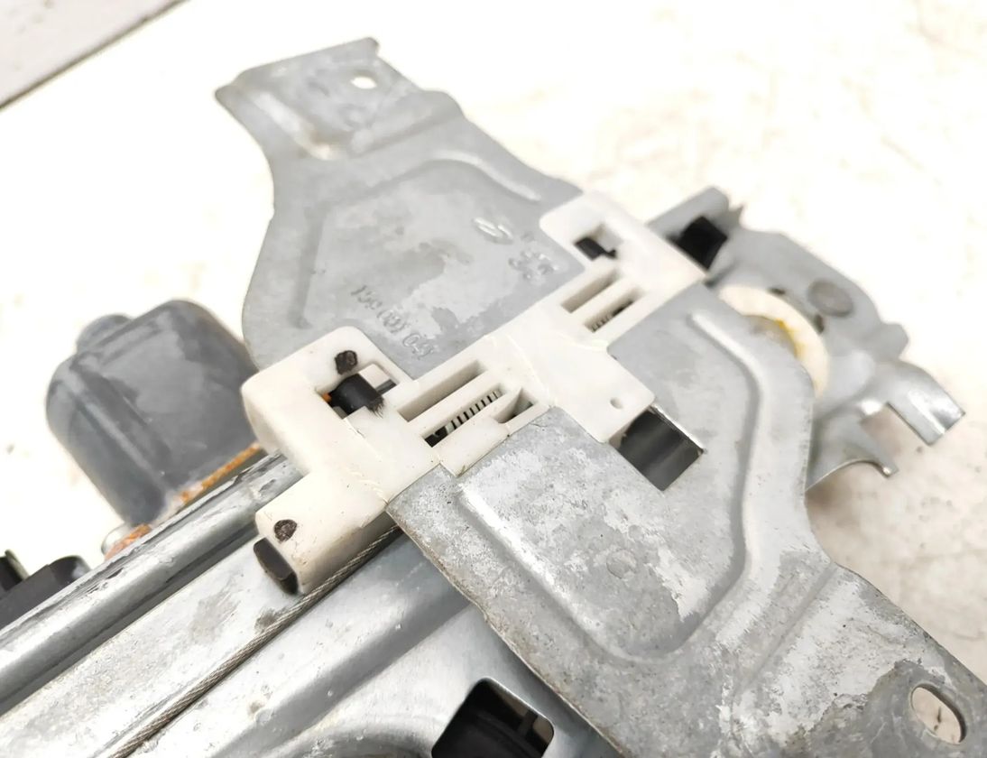 PEUGEOT 2008 2 generation (2019-2023) Стеклоподъемник задней правой двери 9816401480 29970072