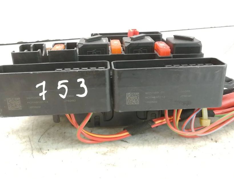 BMW X1 F48/F49 (2015-2023) Блок предохранителей 9270355,J78270 30117759