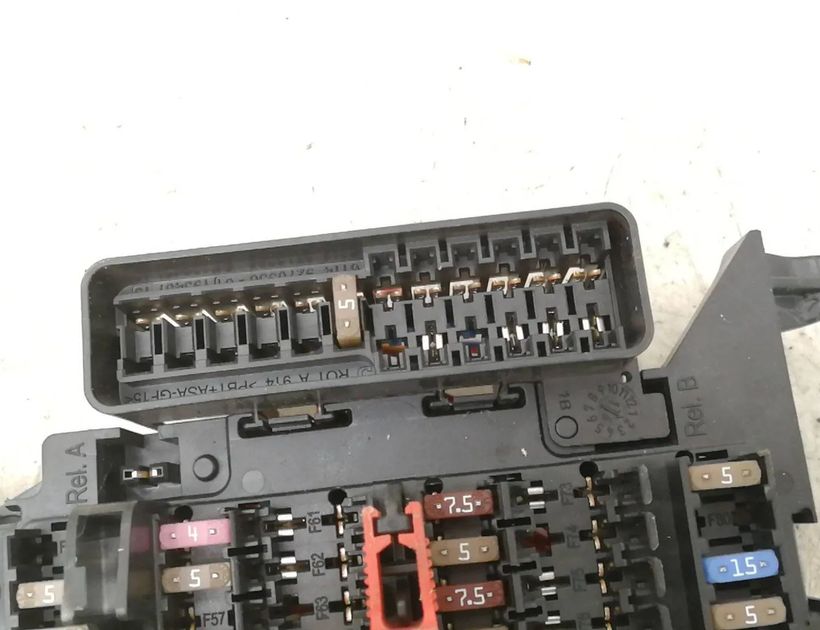 BMW X1 F48/F49 (2015-2023) Блок предохранителей 9270355,J78270 30117759