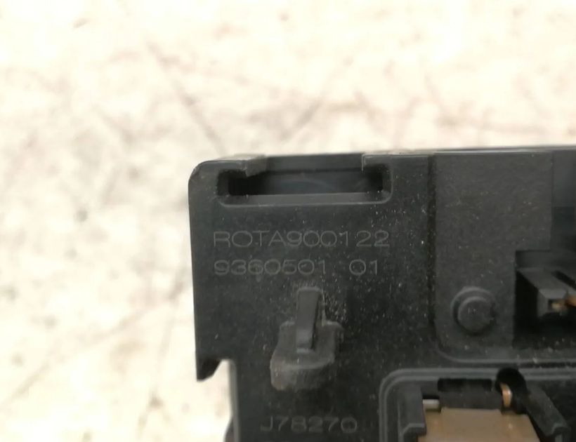 BMW X1 F48/F49 (2015-2023) Блок предохранителей 9270355,J78270 30117759