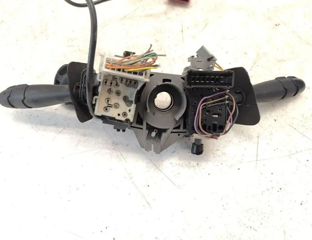 RENAULT Megane 1 generation (1995-2003) Подрулевой переключатель V7700428203,54034961A 30486983