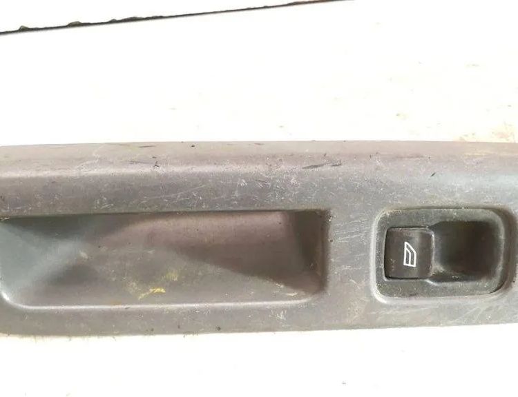 VOLVO V50 1 generation (2003-2012) Rear Right Door Window Control Switch 8679478 31390754