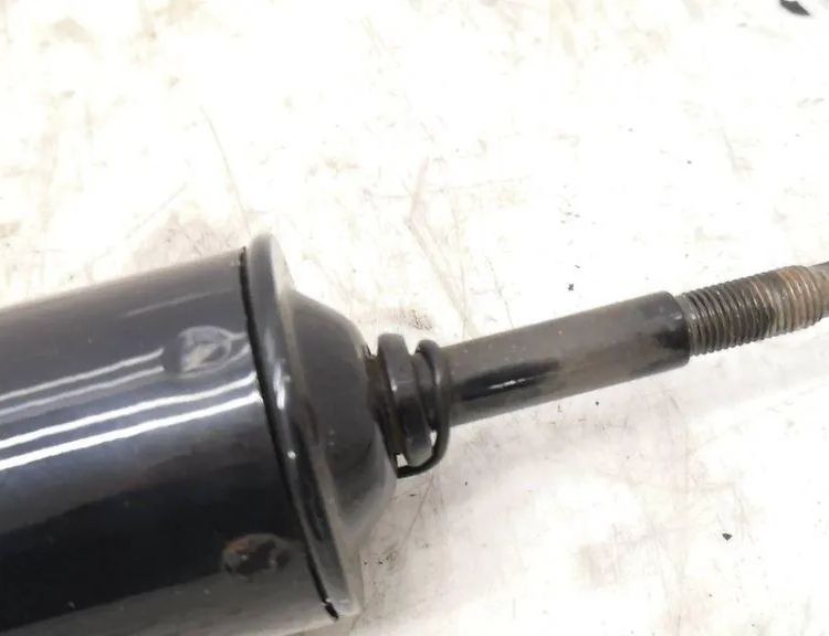 MERCEDES-BENZ W123 1 generation (1975-1985) Pravý predný tlmič nárazov 69847 32863358