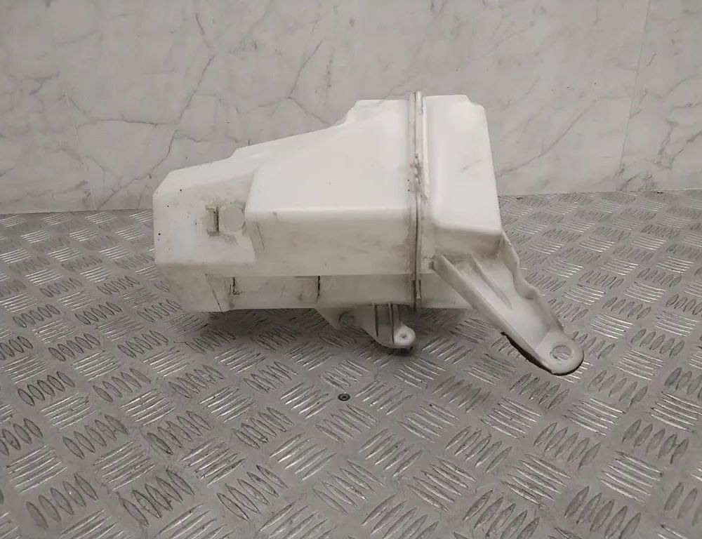 VOLVO V70 3 generation (2007-2020) Nádrž na ostrekovač okien 30784234 30000328