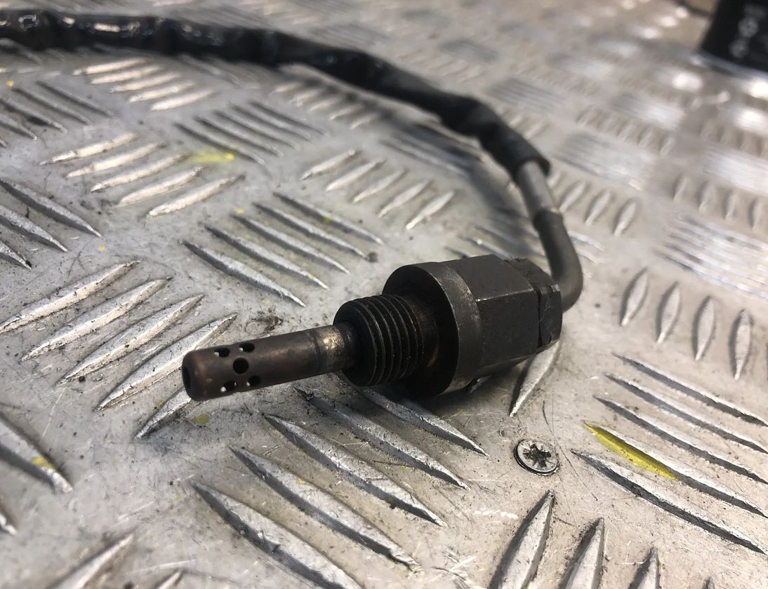 MERCEDES-BENZ C-Class W204/S204/C204 (2004-2015) Senzor teploty výfukových plynov 0081532228 14913650