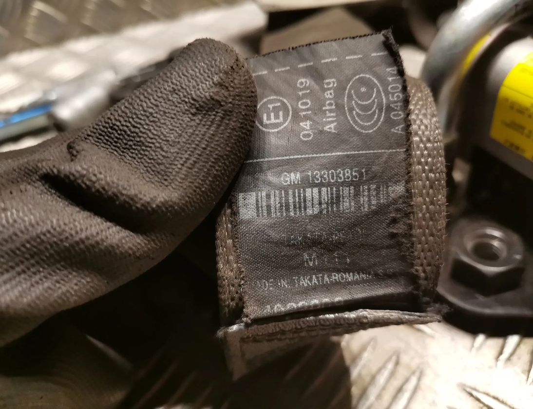 OPEL Insignia A (2008-2016) Pravý predný bezpečnostný pás 13303851 17010478