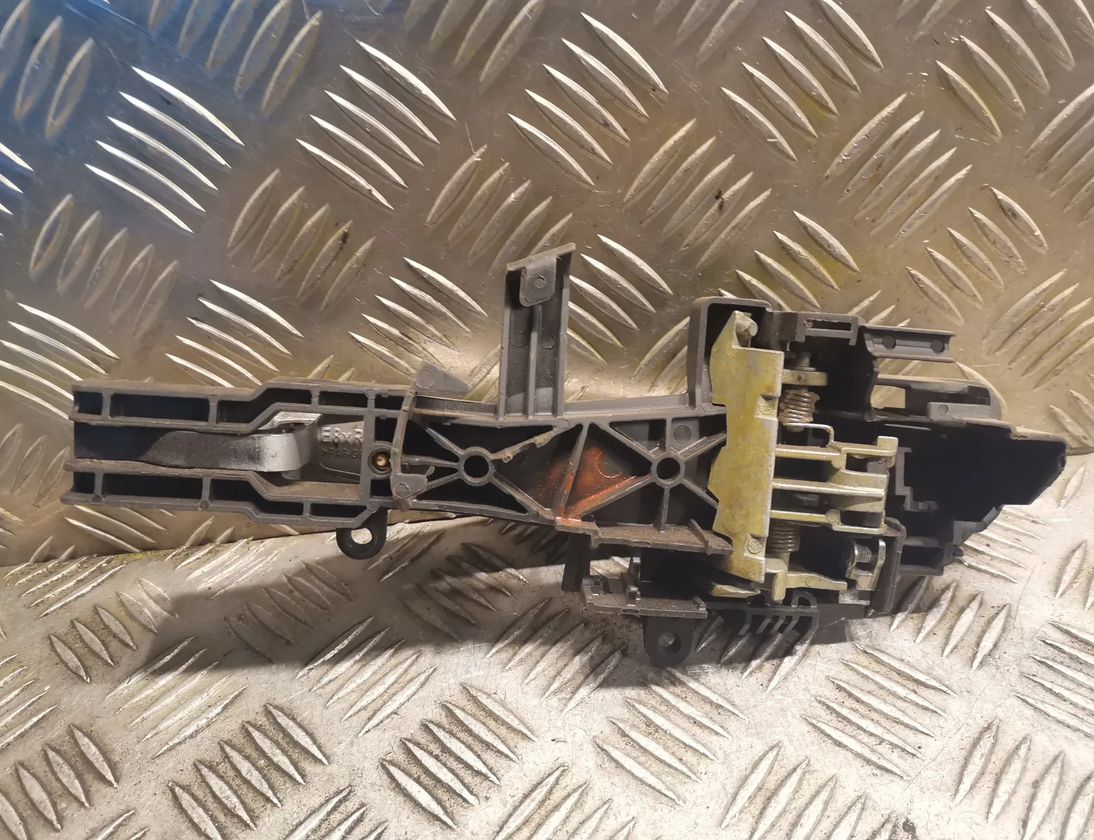 BMW 1 Series E81/E82/E87/E88 (2004-2013) Rear right door outer handle 17691298