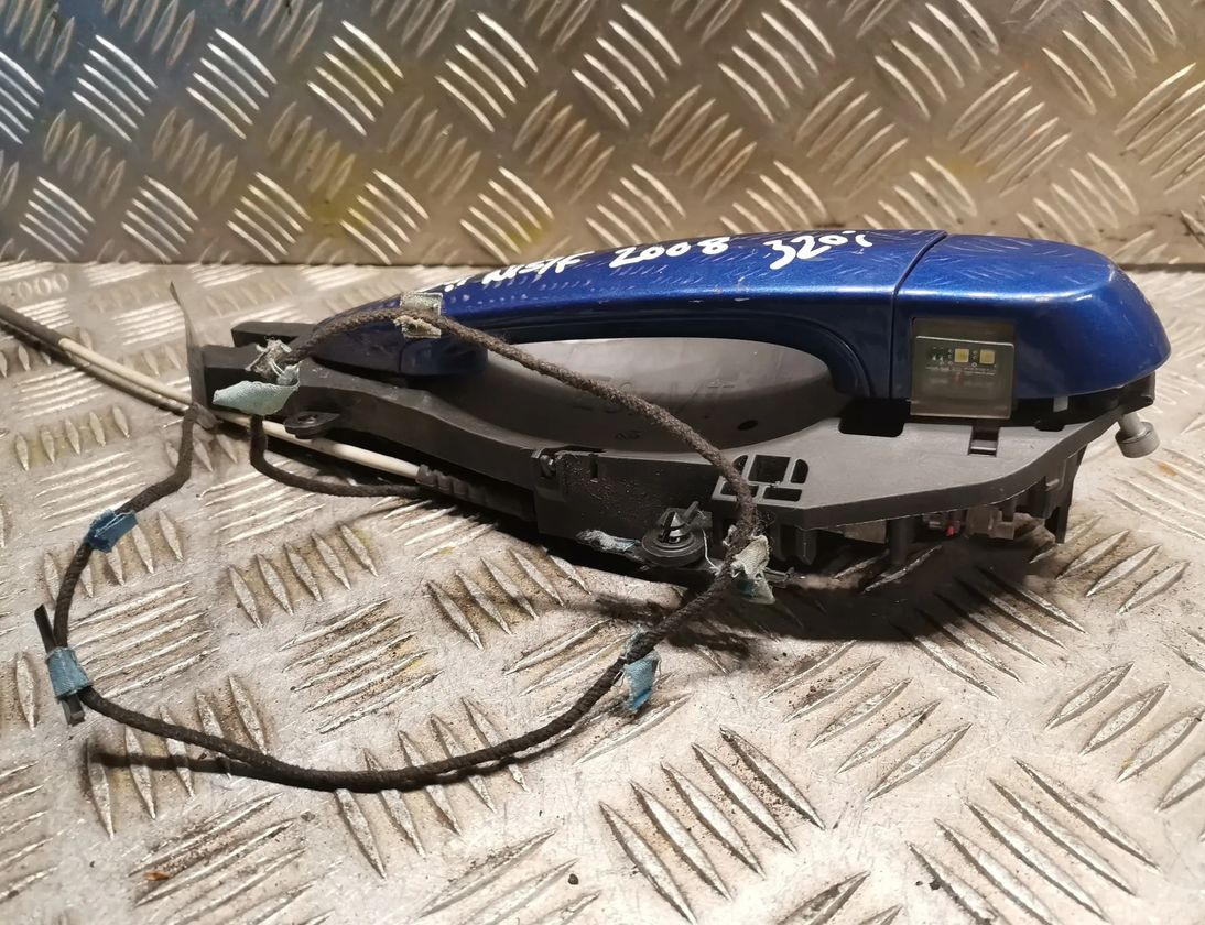 BMW 3 Series E90/E91/E92/E93 (2004-2013) Ľavá predná dverová vonkajšia kľučka 17703852