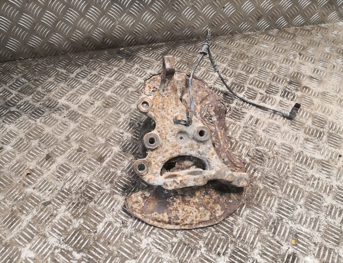 MERCEDES-BENZ C-Class W203/S203/CL203 (2000-2008) Front Left Wheel Hub 2093320001,A2093320001,2043320101,A2043320101 25763001