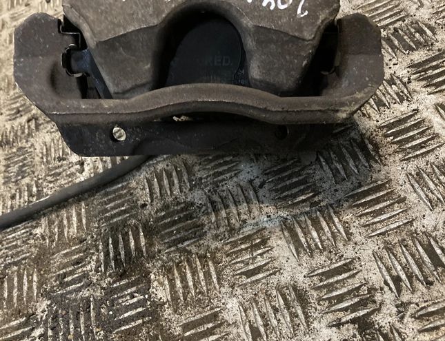 MERCEDES-BENZ C-Class W204/S204/C204 (2004-2015) Ľavý predný brzdový strmeň 2044212181,A2044212181 28282803