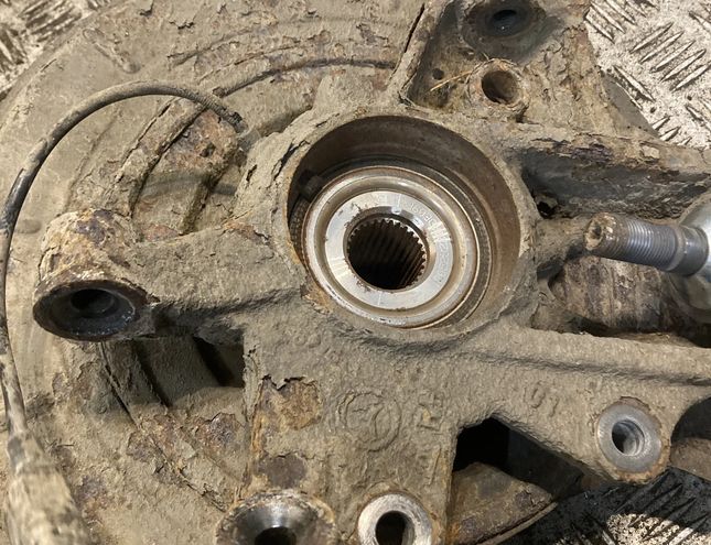 MERCEDES-BENZ M-Class W164 (2005-2011) Ступица задняя правая 1643500808,A1643500808,1643501408,A1643501408 28487684