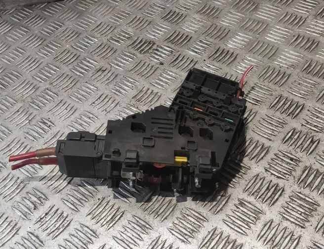 MERCEDES-BENZ GL-Class X166 (2012-2015) Poistková skrinka A1665402450 26333051