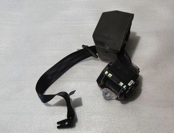 VOLVO XC60 2 generation (2017-2024) Ремень безопасности задний правый 634852200D 30646697