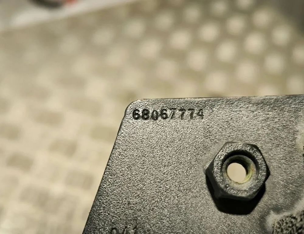 JEEP Grand Cherokee 4 generation (WK) (2004-2024) Другие части внутренние двигателя 68067774 30647870