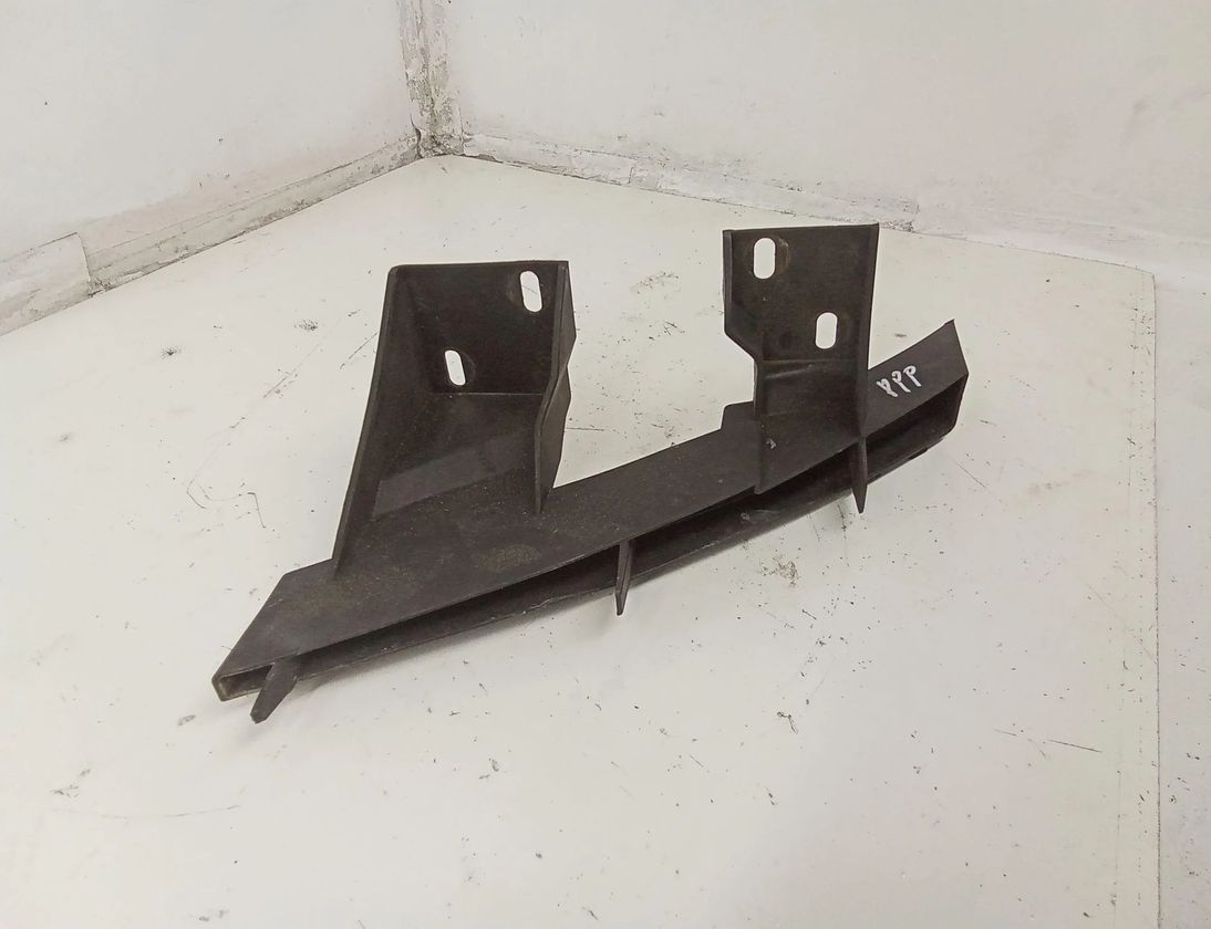 AUDI Q7 4L (2005-2015) Front Right Bumper Bracket 4L0807334 27621840