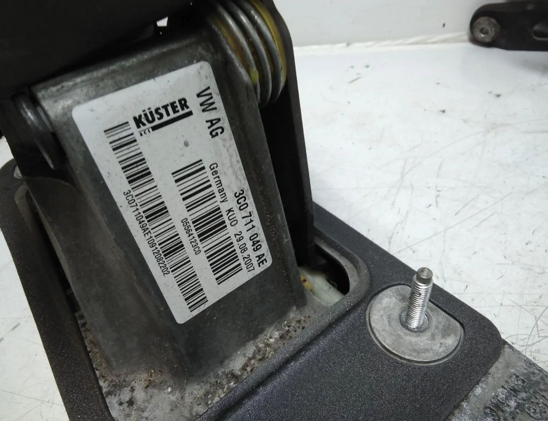 VOLKSWAGEN Passat B6 (2005-2010) Кулиса 3C0711049AE 27706050