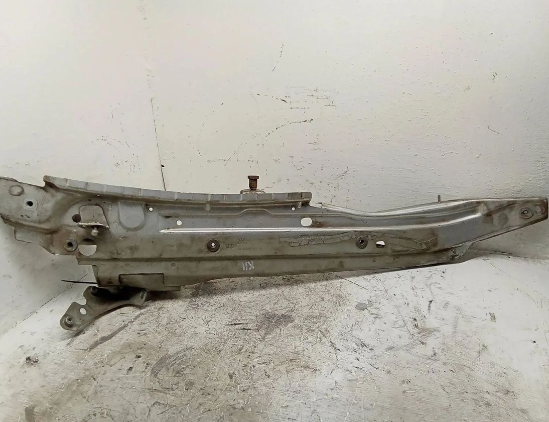 AUDI Q7 4L (2005-2015) Держатель переднего левого крыла 4L0805175 27716219