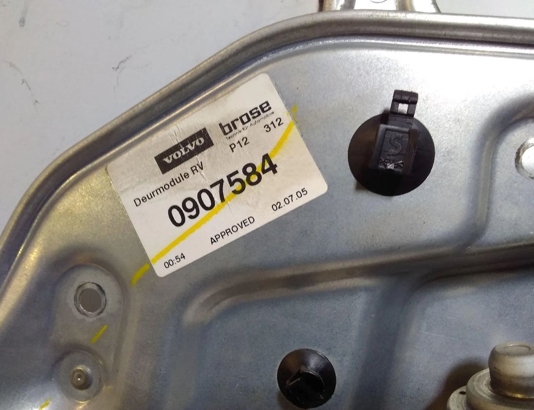 VOLVO V50 1 generation (2003-2012) Regulátor okna pravých predných dverí 8679081 27726362