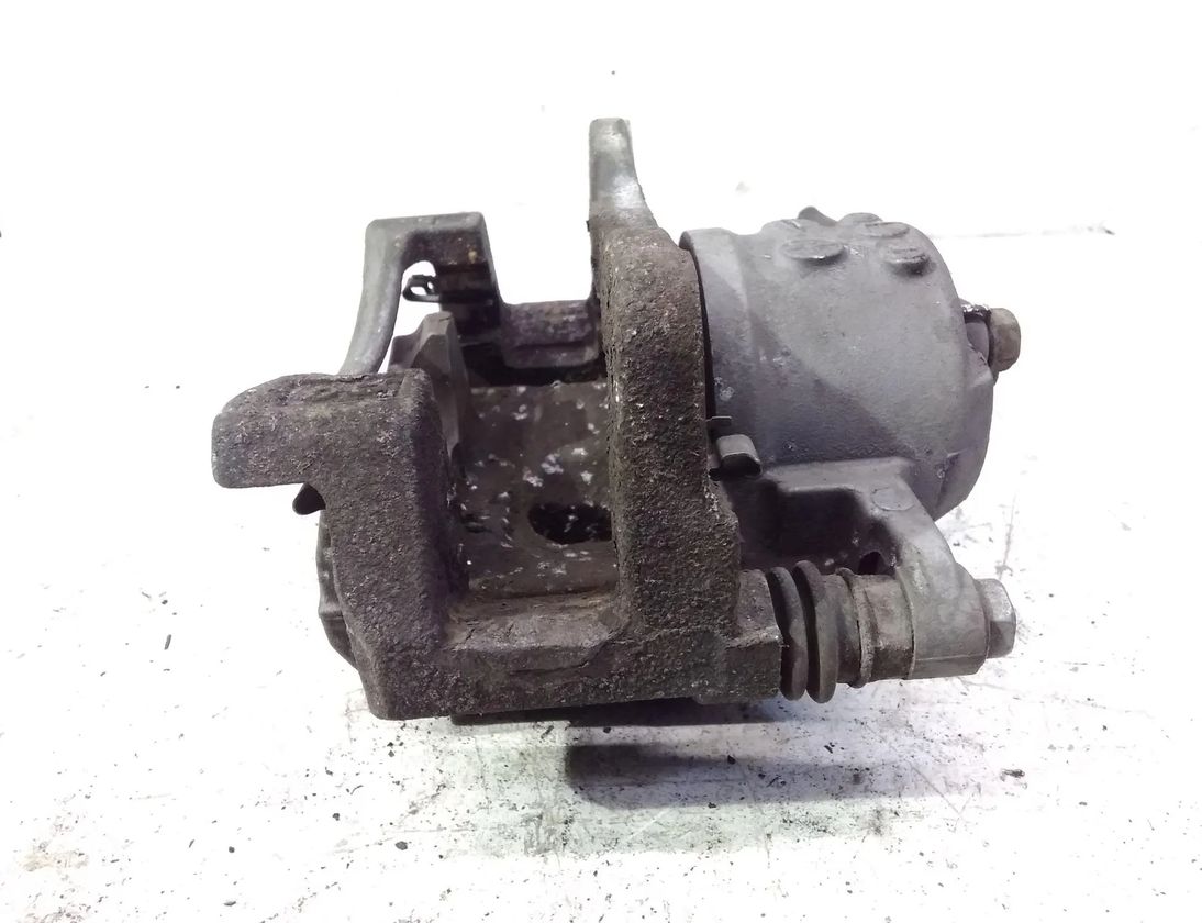 LEXUS CT 1 generation (2010-2024) Ľavý predný brzdový strmeň 27728126