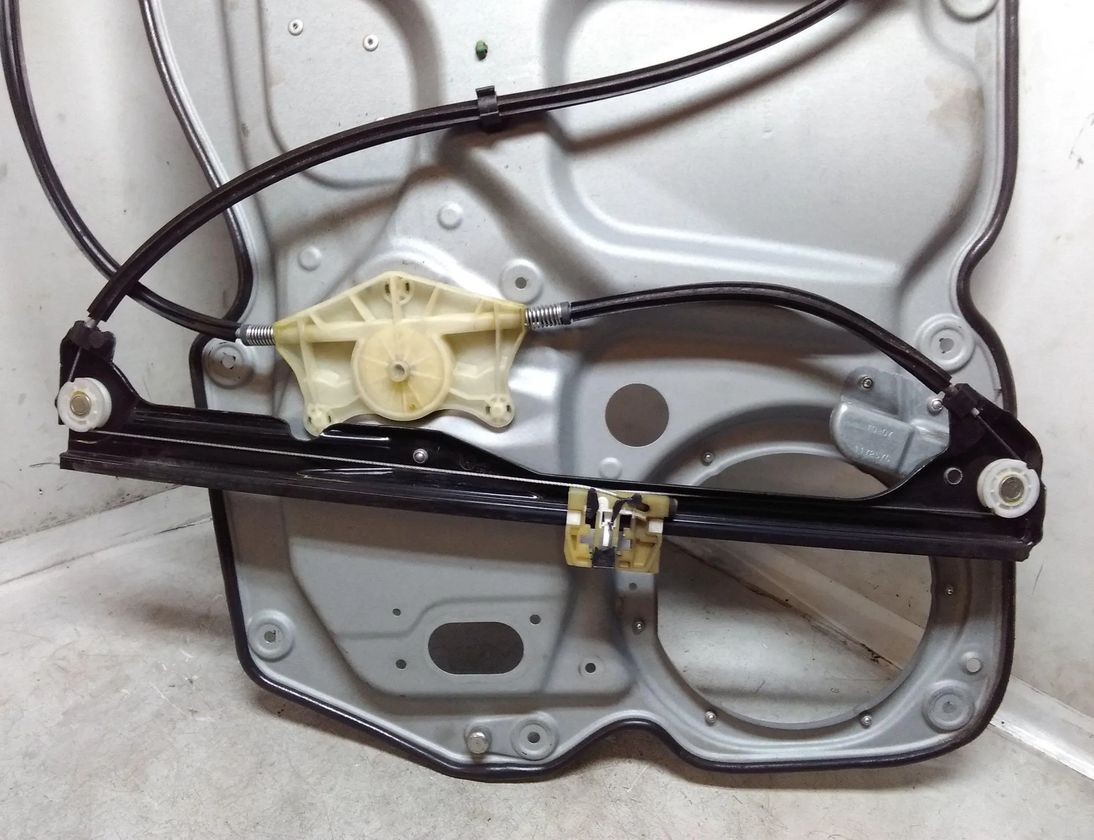 VOLKSWAGEN Touran 1 generation (2003-2015) Стеклоподъемник передней левой двери 1T0971121AC 28586631