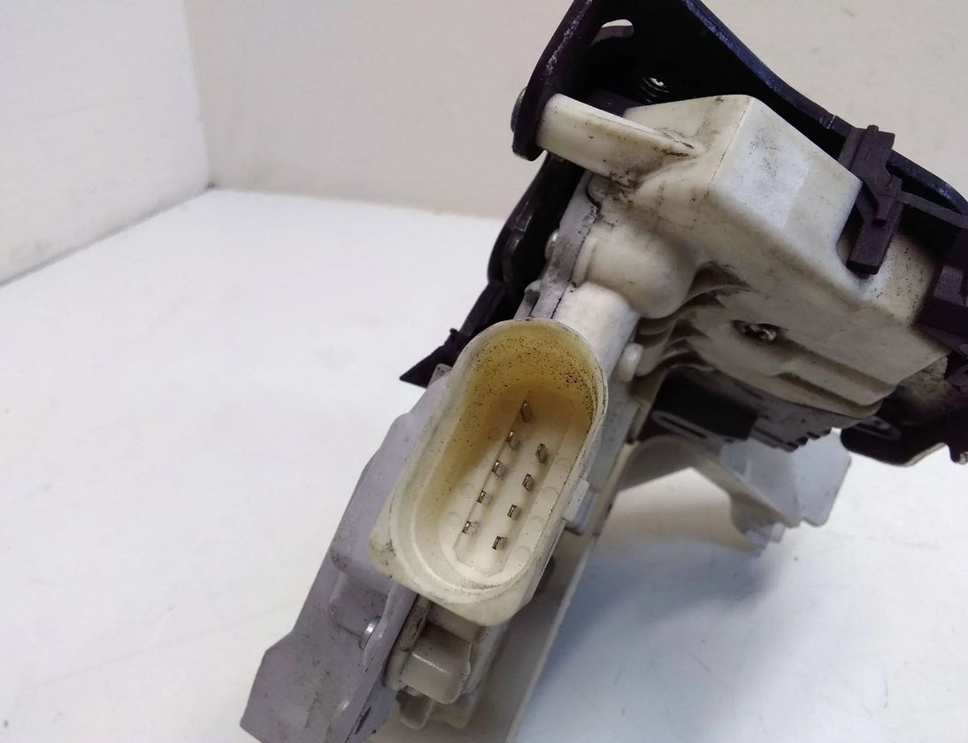 AUDI A4 B8/8K (2011-2016) Pravý predný dverový zámok 8J2837016A 28695061