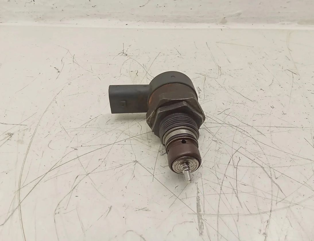 SKODA Roomster 5J  (2010-2015) Fuel pressure regulator 057130764AB 28721486