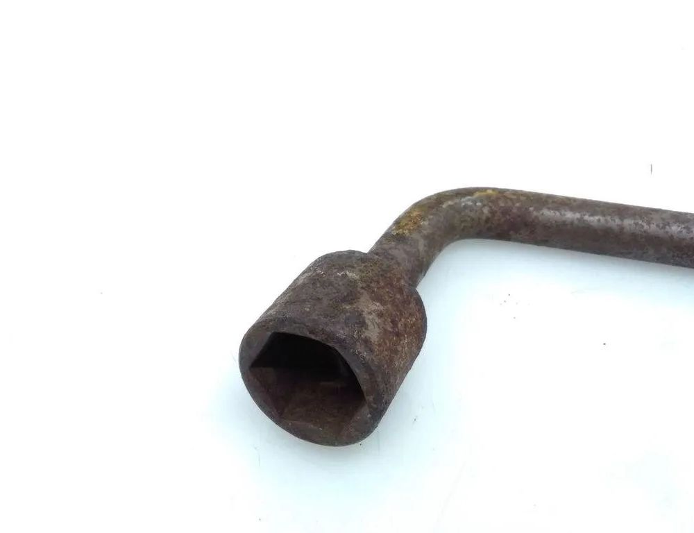 FORD Ranger T6 (2011-2022) Ключ для болтов колес 31240901