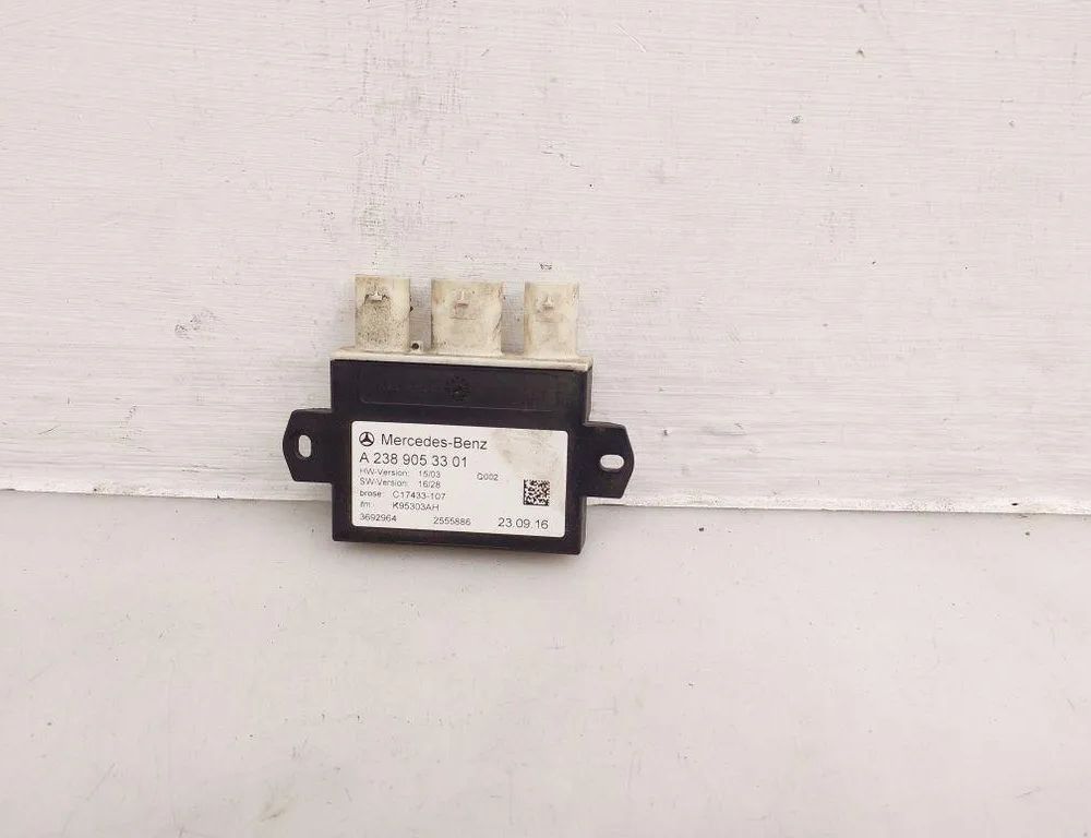 MERCEDES-BENZ C-Class W205/S205/C205 (2014-2023) Ovládacia jednotka krytu batožinového priestoru A2389053301 32950732