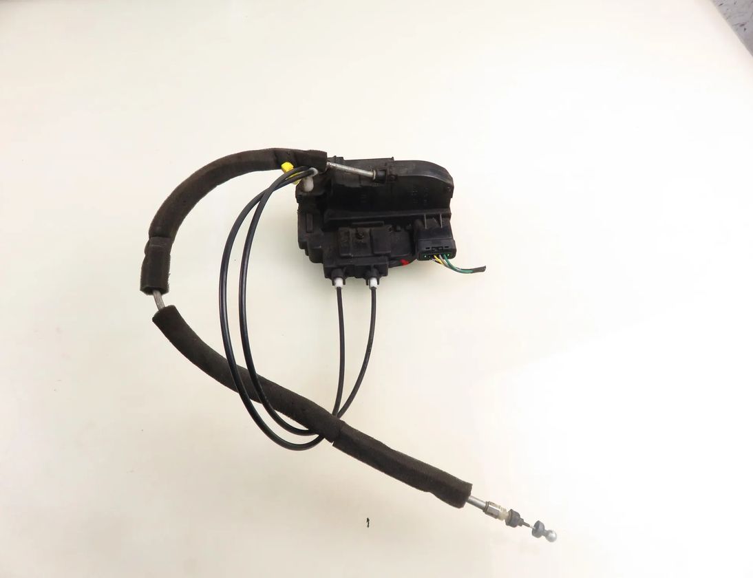 NISSAN Versa 1 generation (2006-2012) Ľavý predný zámok dverí 30471605