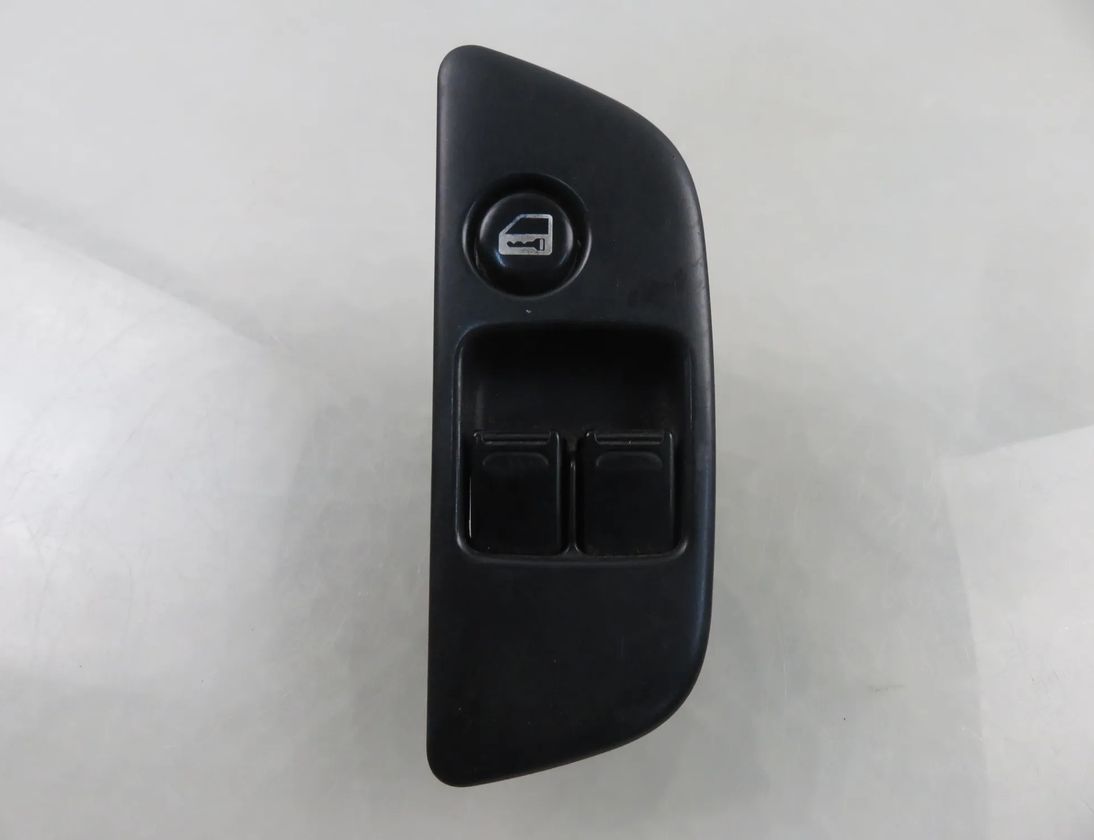 SUZUKI Ignis 2 generation (2003-2008) Кнопка стеклоподъемника передней левой двери 517920 32957644