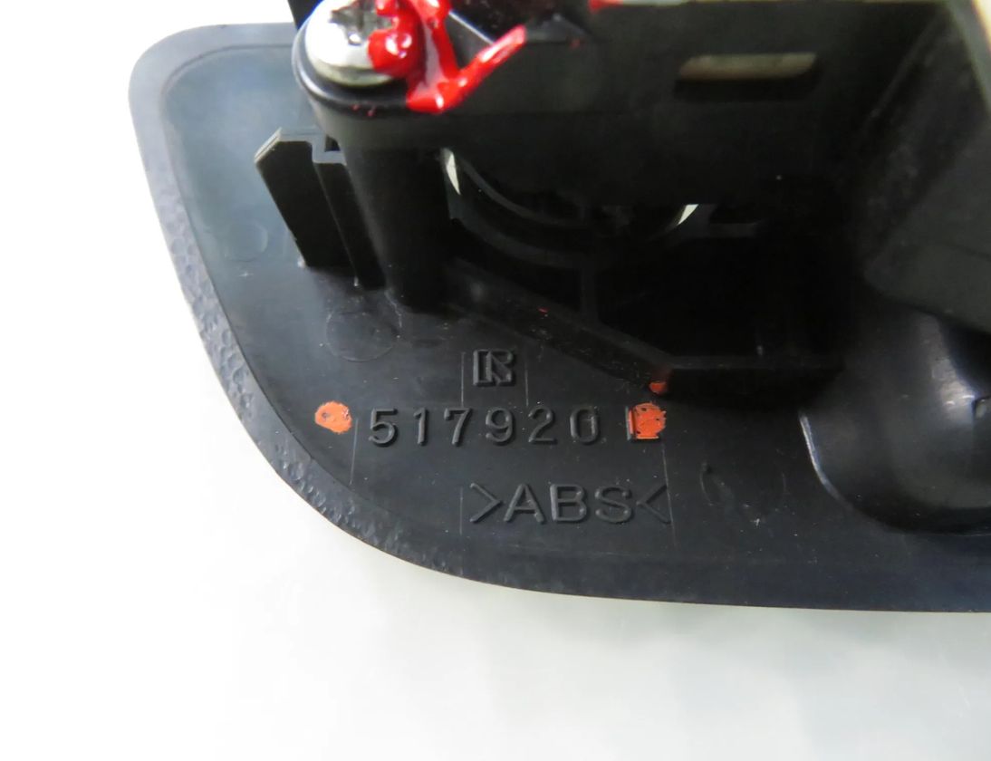 SUZUKI Ignis 2 generation (2003-2008) Кнопка стеклоподъемника передней левой двери 517920 32957644