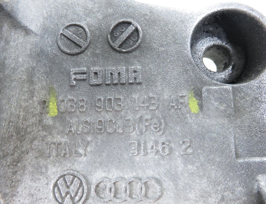 VOLKSWAGEN Passat B6 (2005-2010) Кронштейн генератора 038903143AF,03G903315C 33105054
