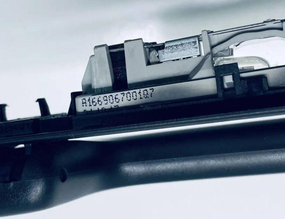 MERCEDES-BENZ GLE W166 (2015-2018) Ľavá zadná strešná rukoväť A0998150100 30677787