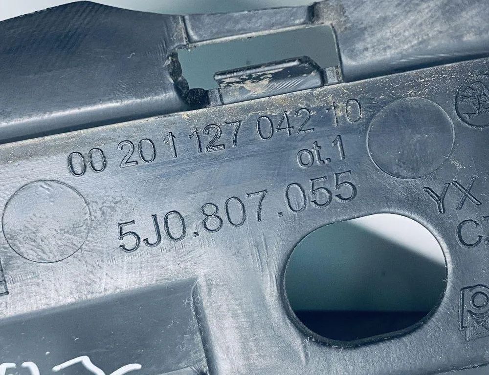 SKODA Roomster 5J (2010-2015) Pravý predný držiak nárazníka 5J0807055 30683173