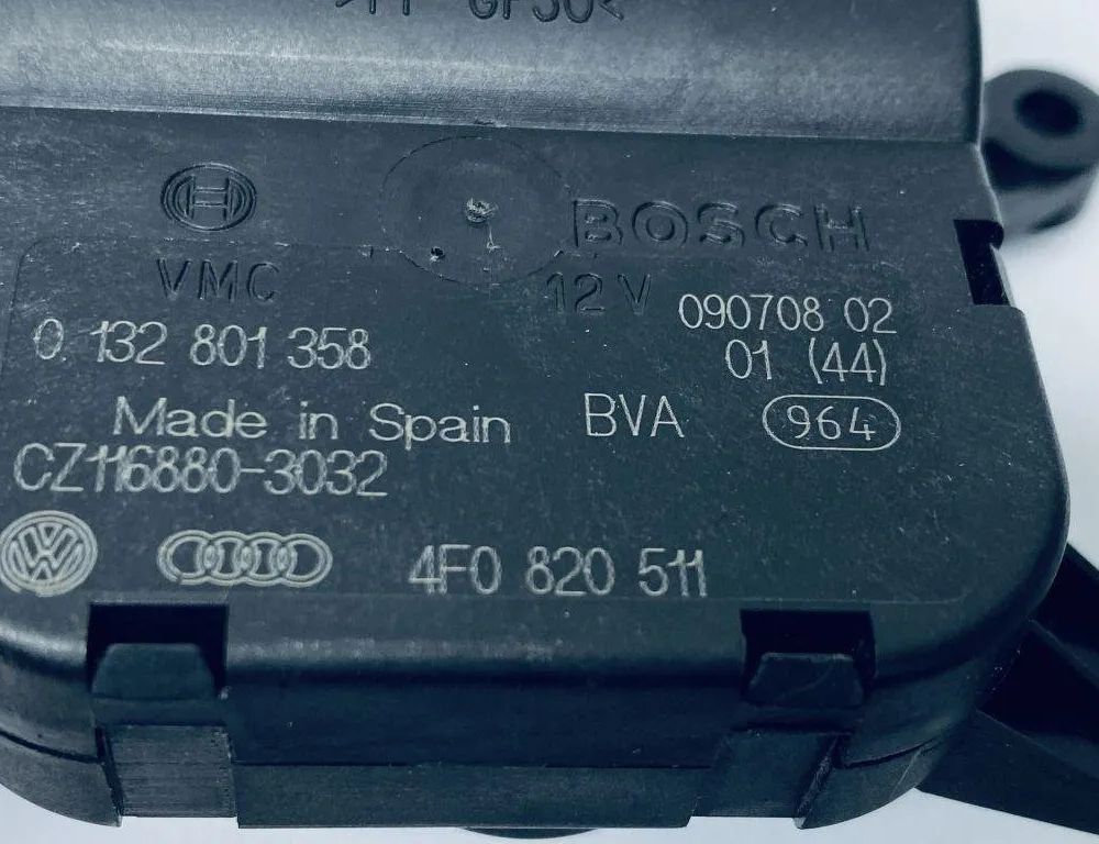 AUDI A6 C6/4F (2004-2011) Клапаны управления внутренним подогревом 4F0820511 30687385