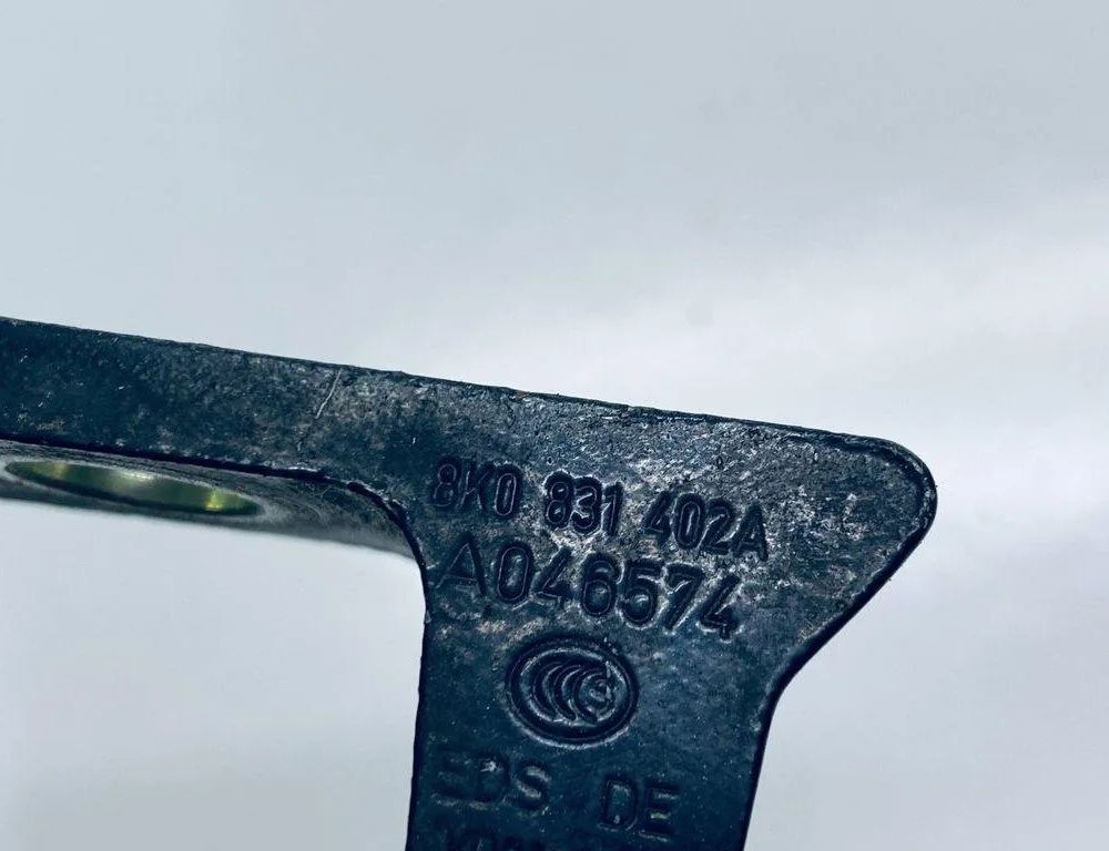 VOLKSWAGEN Touareg 2 generation (2010-2018) Front Right Door Hinge 8K0831402D 31314071