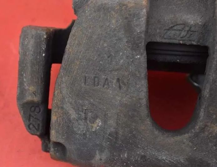 VOLVO S40 2 generation (2004-2012) Супорт тормозов передний правый VOLVO 22084716