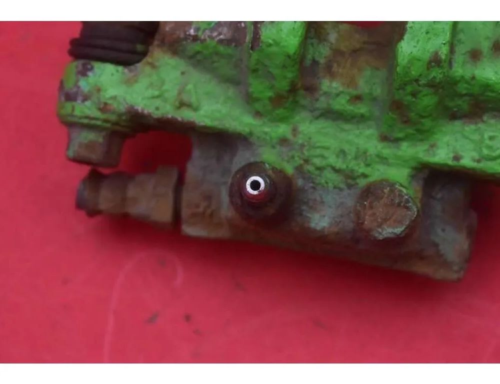 DODGE Caliber 1 generation (2006-2013) Zadný pravý brzdový strmeň DODGE 27683534