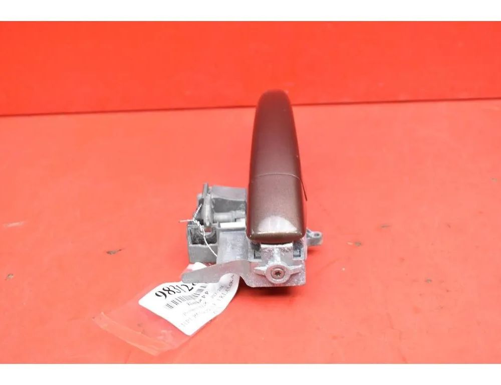 PEUGEOT 3008 1 generation (2010-2016) Pravé predné dvere vonkajšia kľučka 111670ZP5 30774469