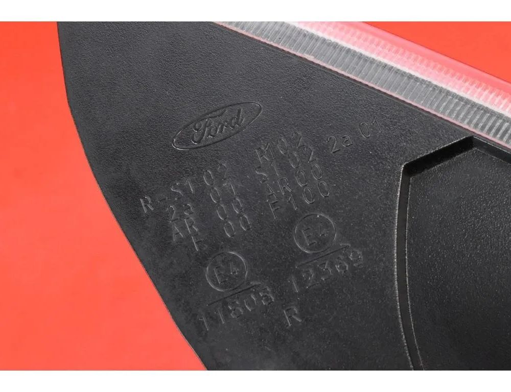 FORD Focus 2 generation (2004-2011) Pravé zadné svetlo 8M51-13404-C 31075815
