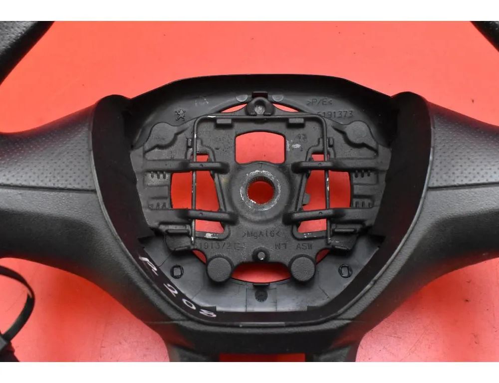 PEUGEOT 208 Peugeot 208 (2012-2015) Steering Wheel 6191373 32746010