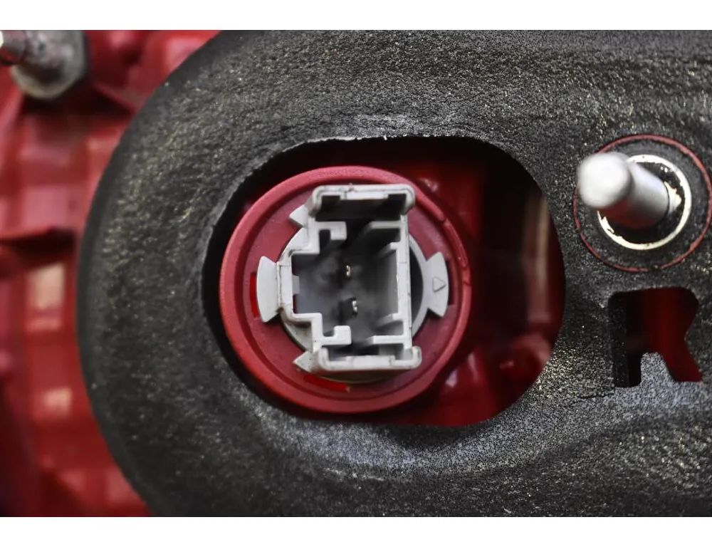 MITSUBISHI Lancer VI (1988-1996) Pravé zadné svetlo P5614R 33076849