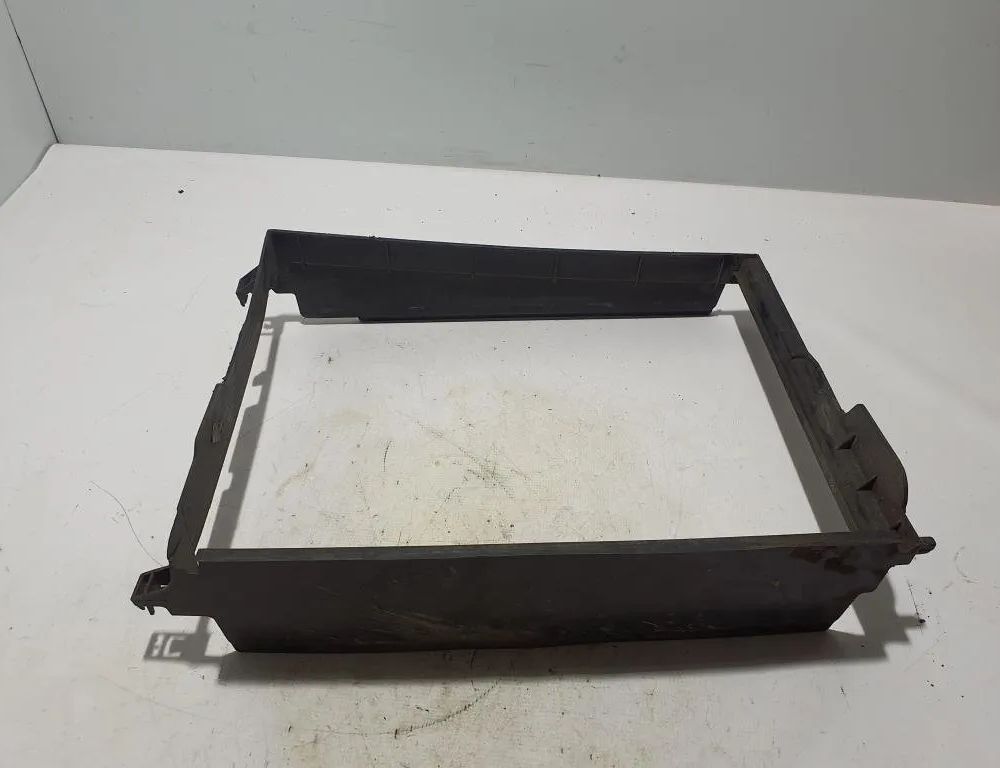 DACIA Duster 1 generation (2010-2017) Отвод воздуха радиатора 215592385R 29906139