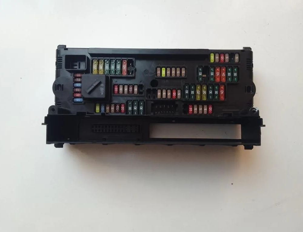 BMW 5 Series F10/F11 (2009-2017) Блок предохранителей 9234421 28945000