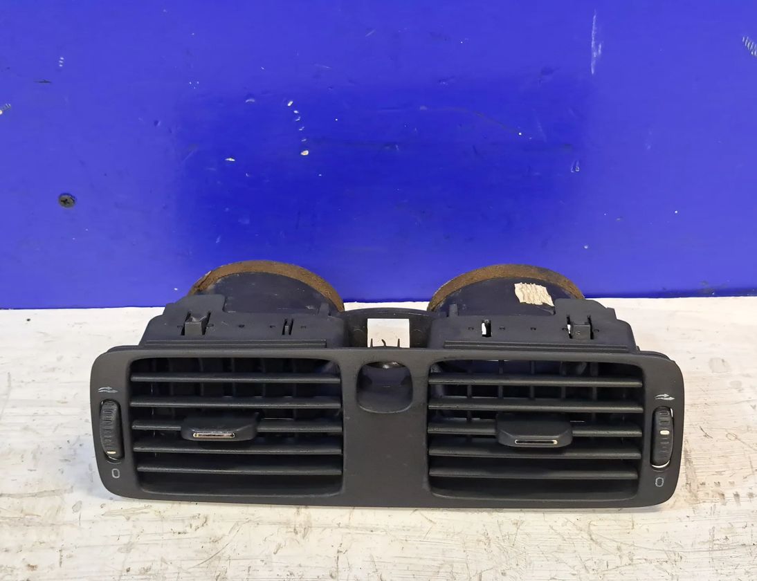 VOLVO S80 1 generation (1998-2006) Otvory na vetranie na prístrojovej doske 130082003 31383116